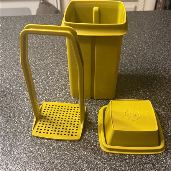 Tupperware Other - Vintage Tupperware Avocado Green pickle keeper 3pc Square Lid 1970s